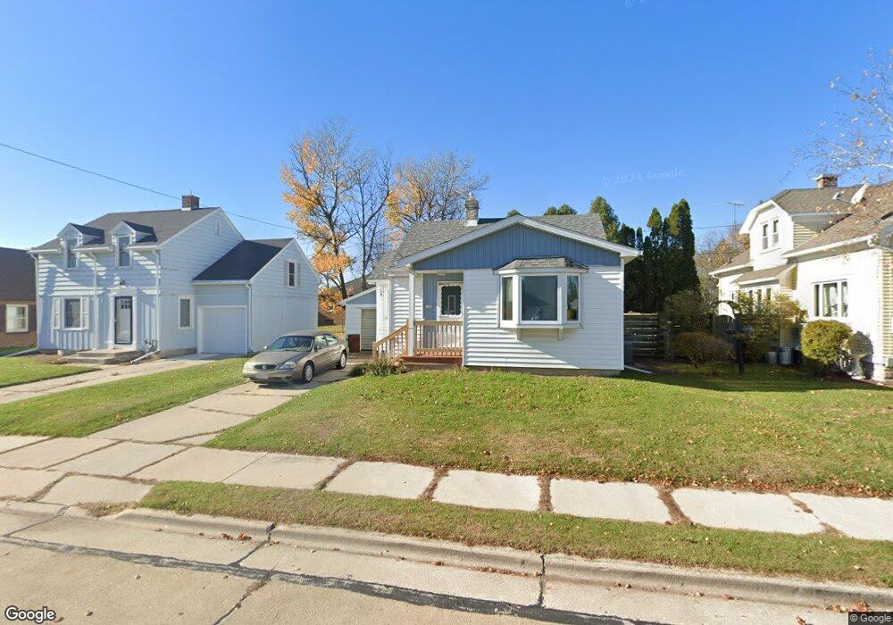 1110 Elm St, Manitowoc, WI 54220 - photo 1