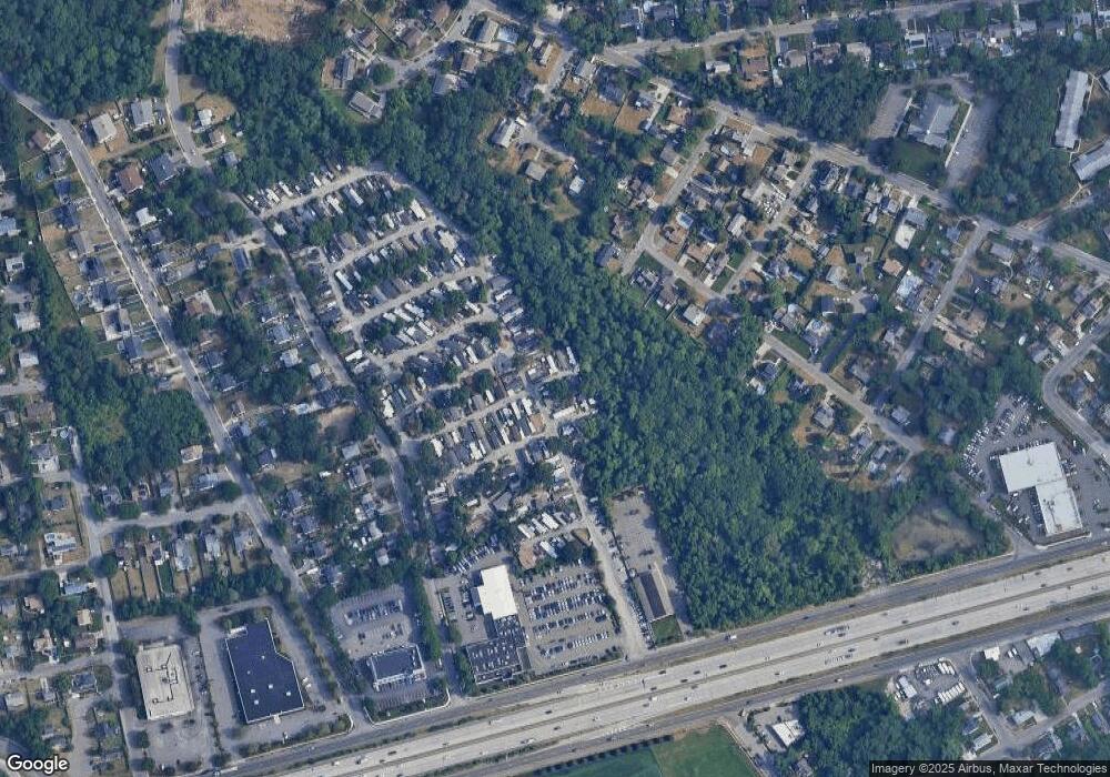 55 Robin Ln, Bay Shore, NY 11706 - photo 1