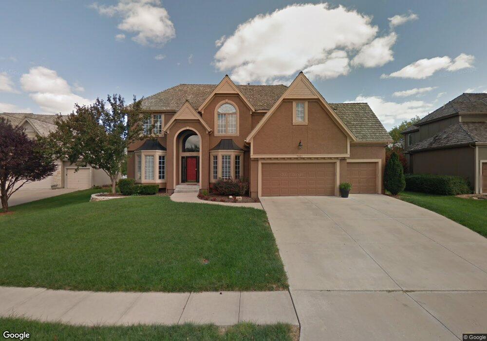 7321 Richards Dr, Shawnee, KS 66216 - photo 1