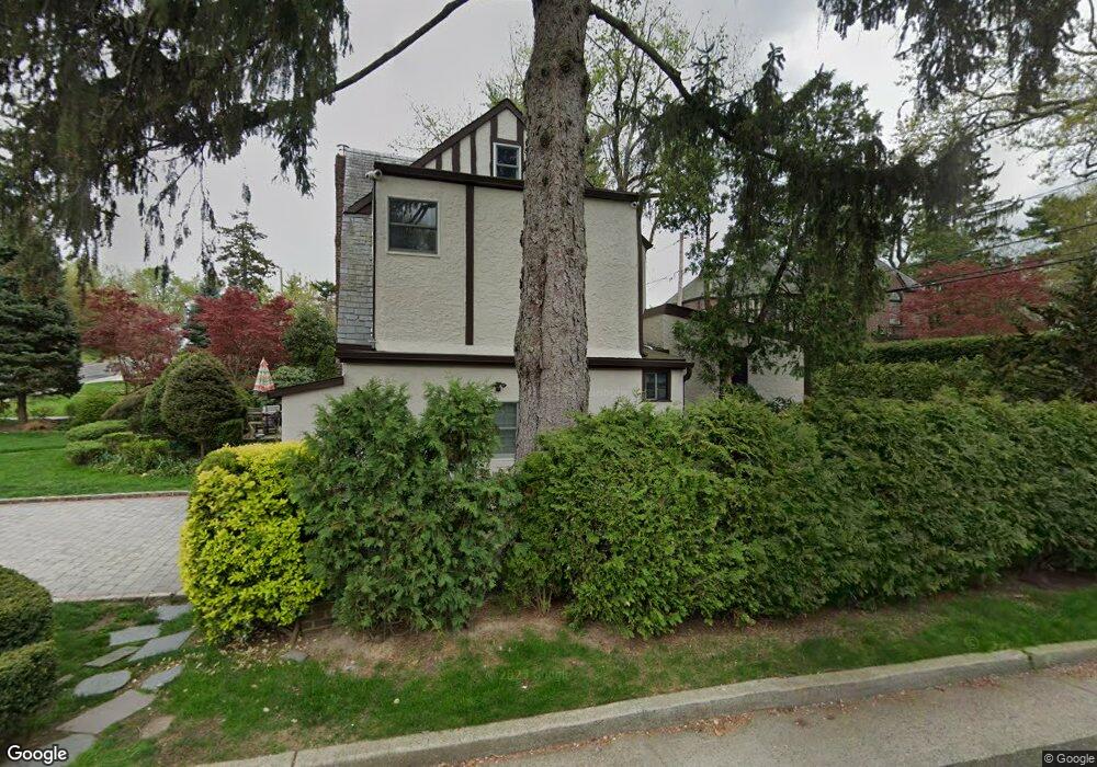 45 Strathmore Rd, Manhasset, NY 11030 - photo 1