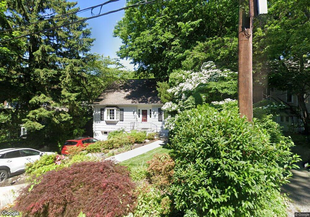 11 Holly Place, Larchmont, NY 10538 - photo 1
