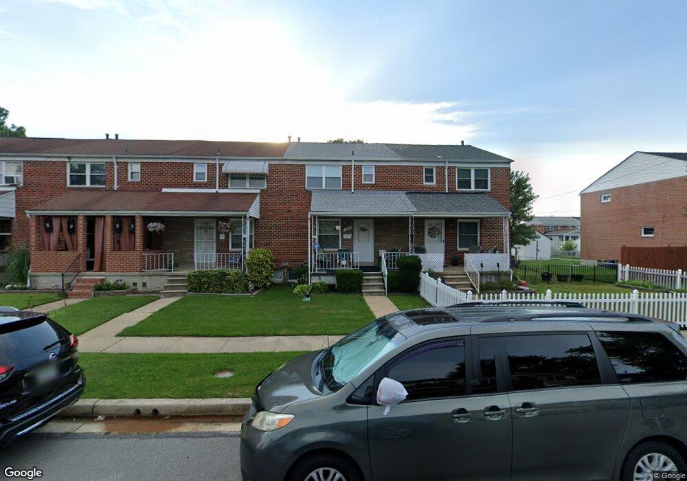 1032 Foxcroft Ln, Essex, MD 21221 - photo 1