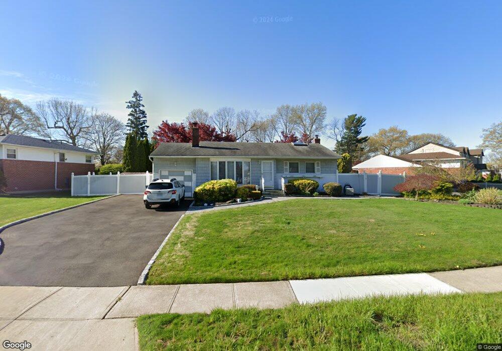 18 Saratoga St, ComMacK, NY 11725 - photo 1