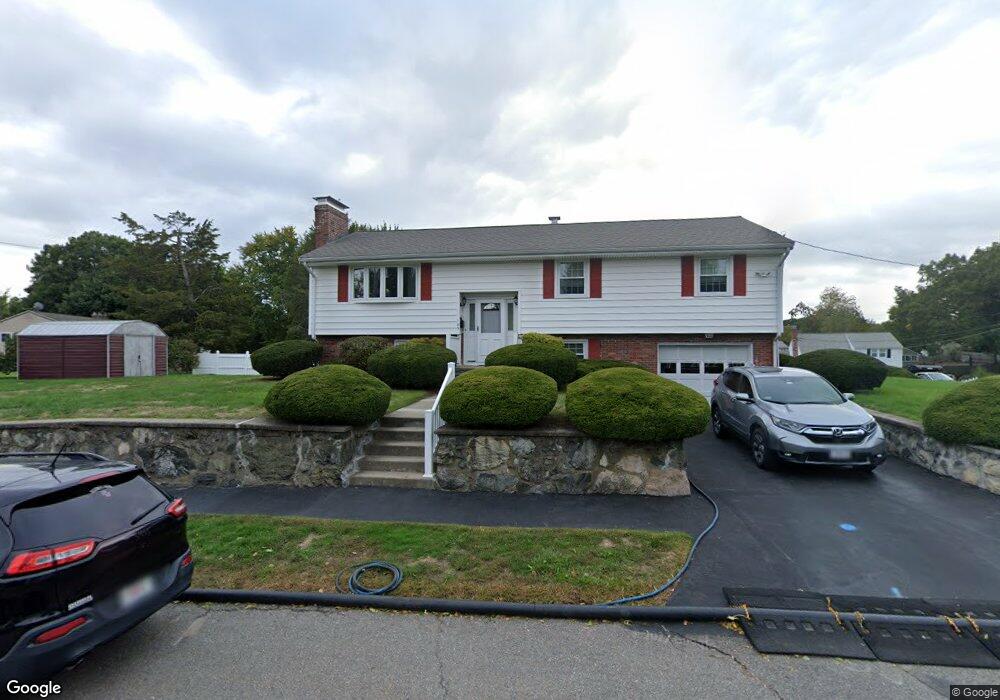 135 Kingston Rd, Waltham, MA 02451 - photo 1