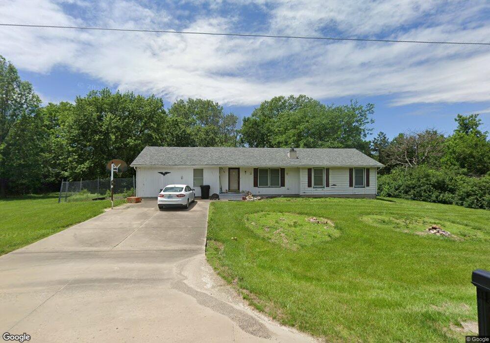 2411 SW Ava St, Topeka, KS 66614 - photo 1