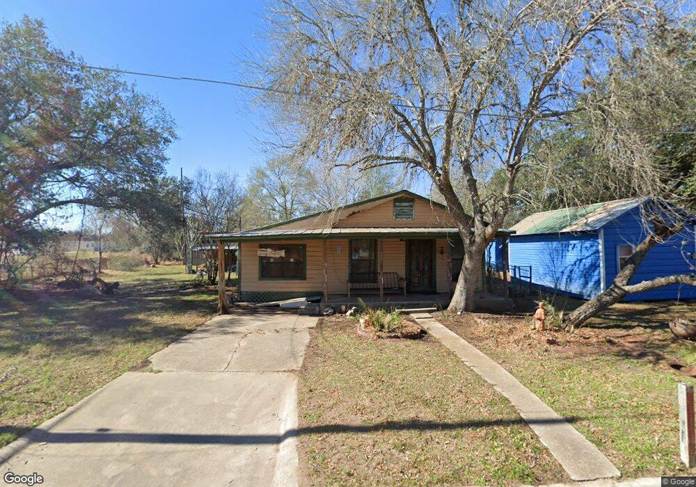 607 N Polk St, Beeville, TX 78102 - photo 1