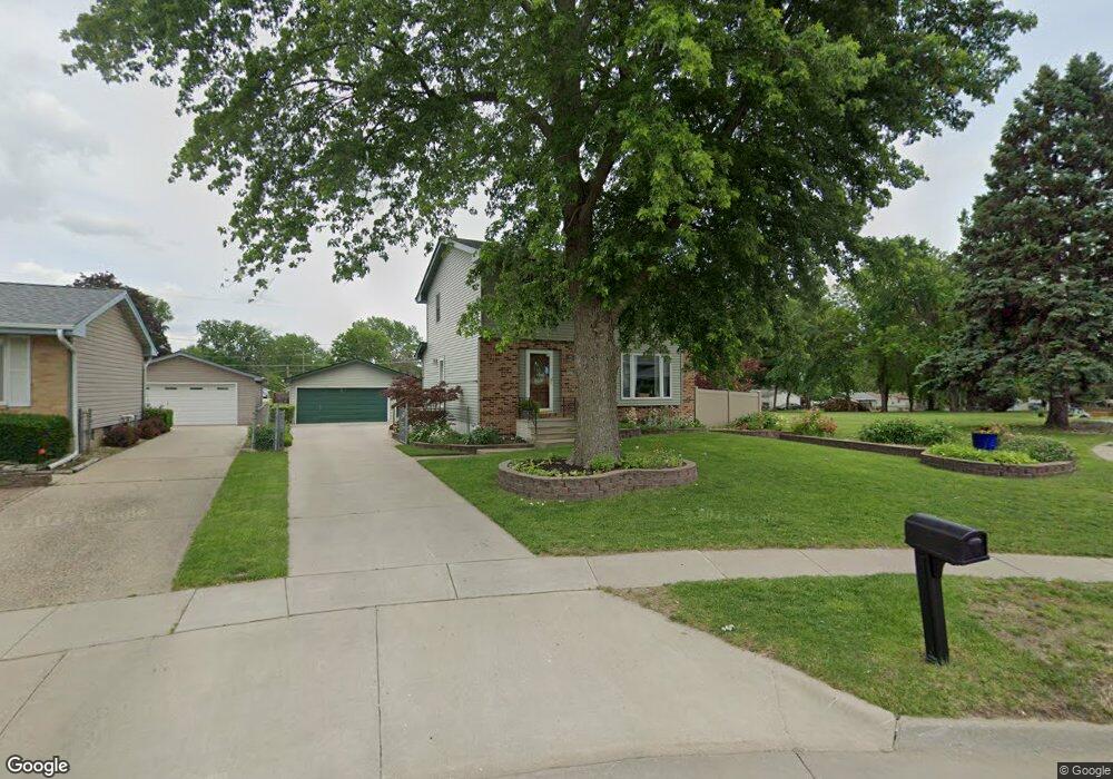 4001 E 24th Ct, Des Moines, IA 50317 - photo 1