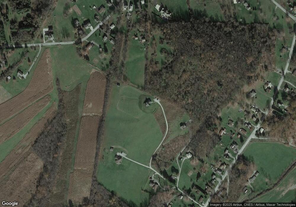 121 Diamond Ln, Latrobe, PA 15650 - photo 1