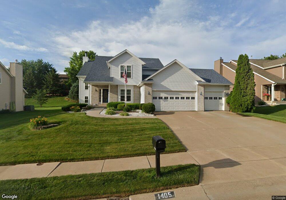 1405 Meadowview Ln, Davenport, IA 52806 - photo 1