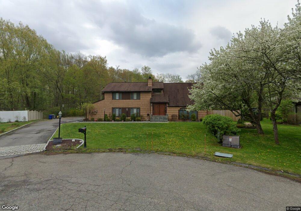 2486 Welsch Ct, Yorktown Heights, NY 10598 - photo 1