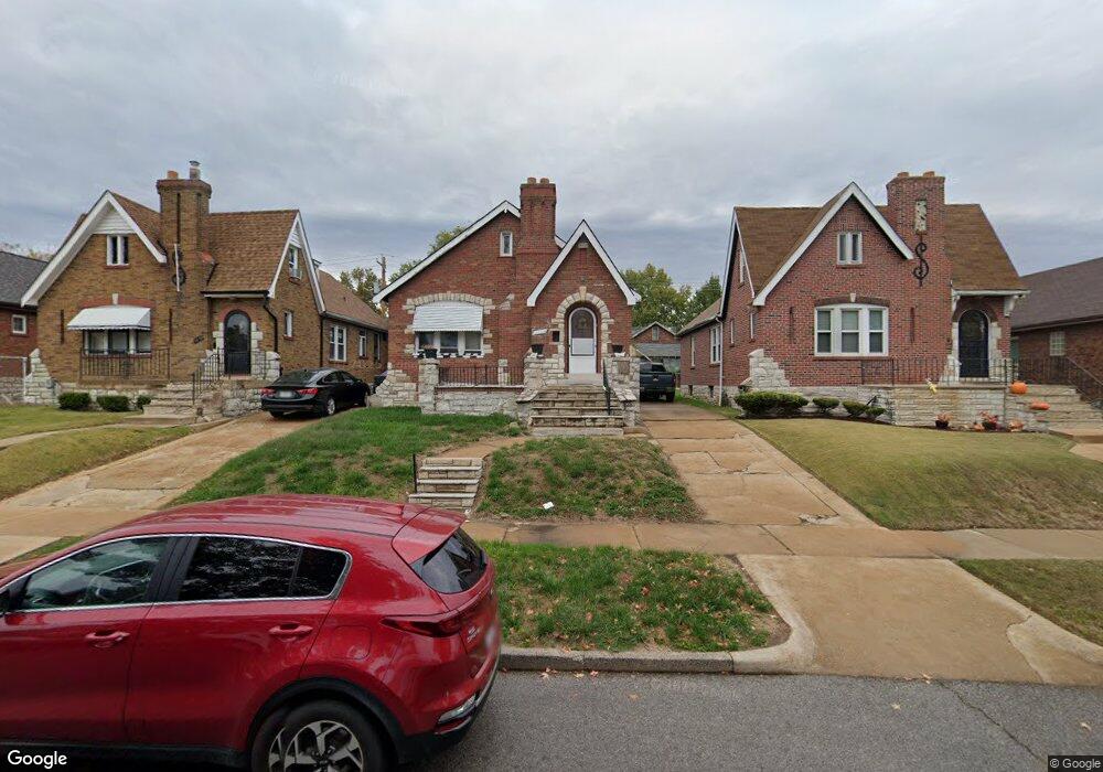 4719 Bessie Ct, Saint Louis, MO 63115 - photo 1