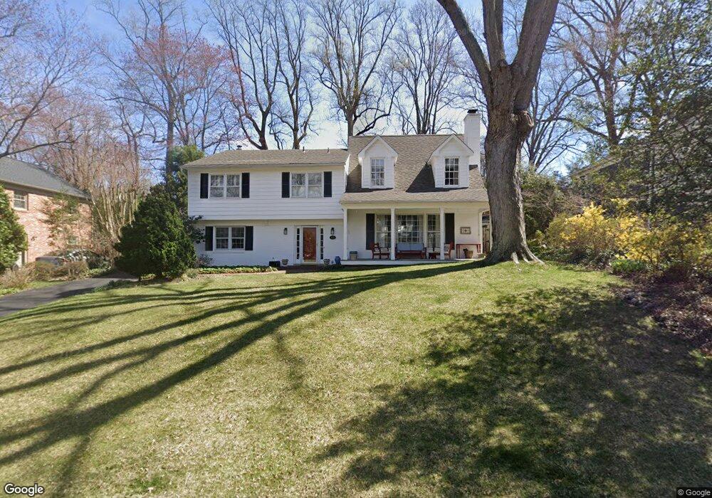 1711 Forest Ln, McLean, VA 22101 - photo 1