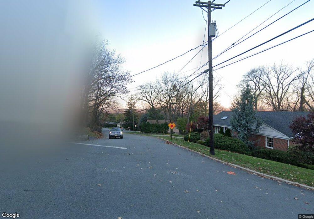 567 Nordhoff Dr, Leonia, NJ 07605 - photo 1