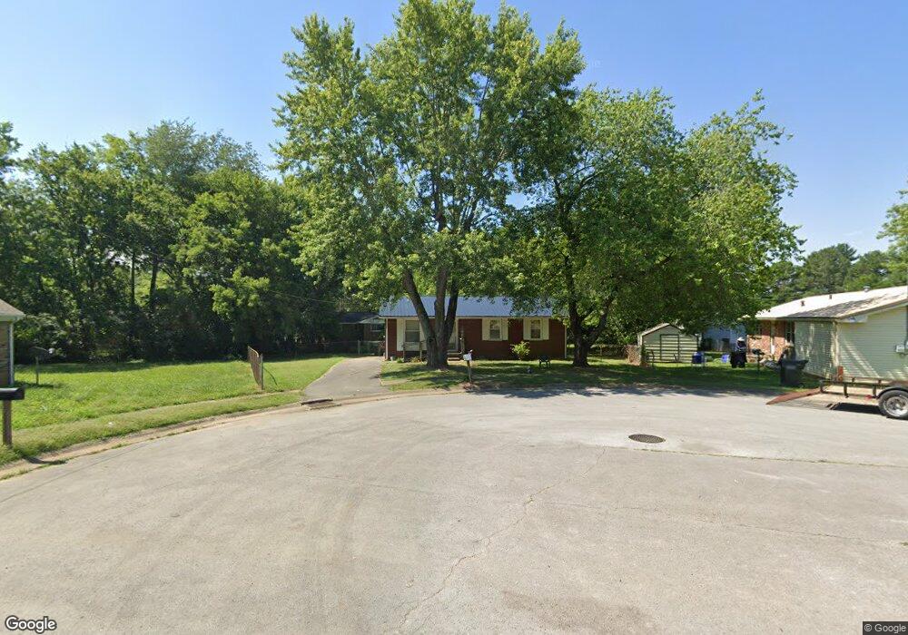 1404 Holly Ct, Hopkinsville, KY 42240 - photo 1