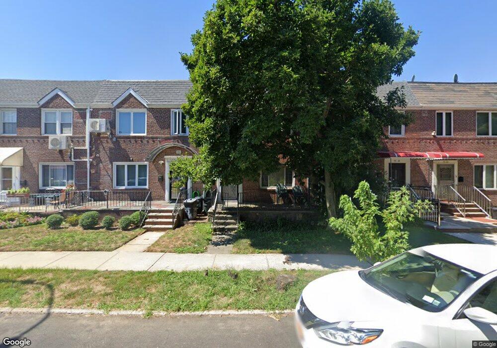 7526 169th St, Fresh Meadows, NY 11366 - photo 1