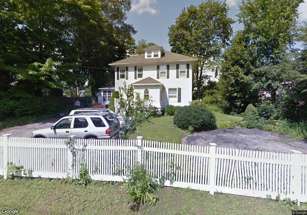 70 Hoyt St, New Canaan, CT 06840 - photo 1