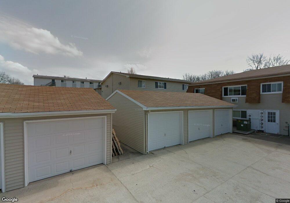 1350 Meadowview Dr unit 7, Marion, IA 52302 - photo 1