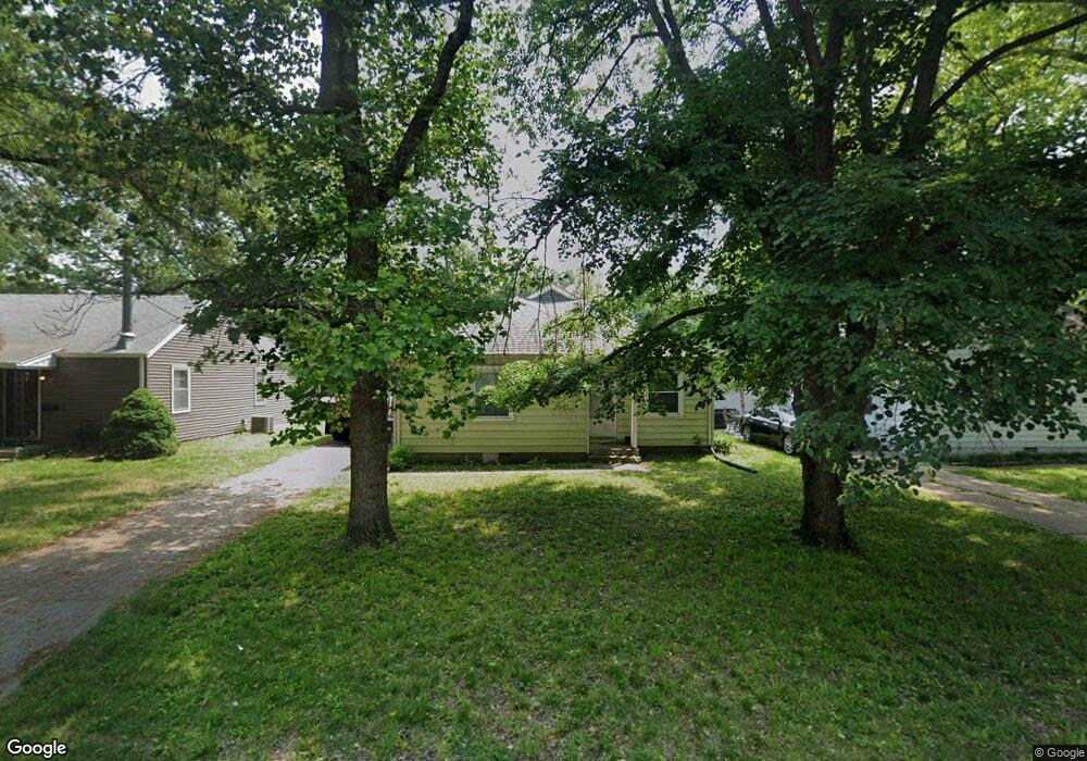 2204 SW Plass Ave, Topeka, KS 66611 - photo 1