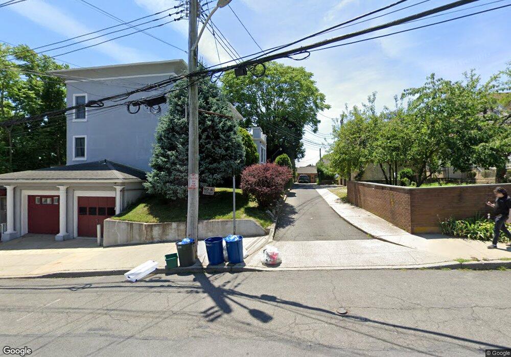 4 Staub Ct unit 2, Mamaroneck, NY 10543 - photo 1