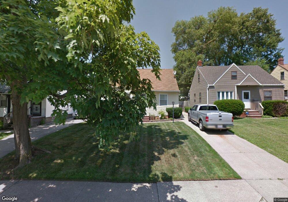 19609 Fairway Ave, Maple Heights, OH 44137 - photo 1