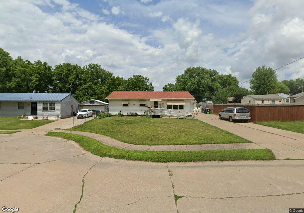 3018 W 11th St, Davenport, IA 52804 - photo 1