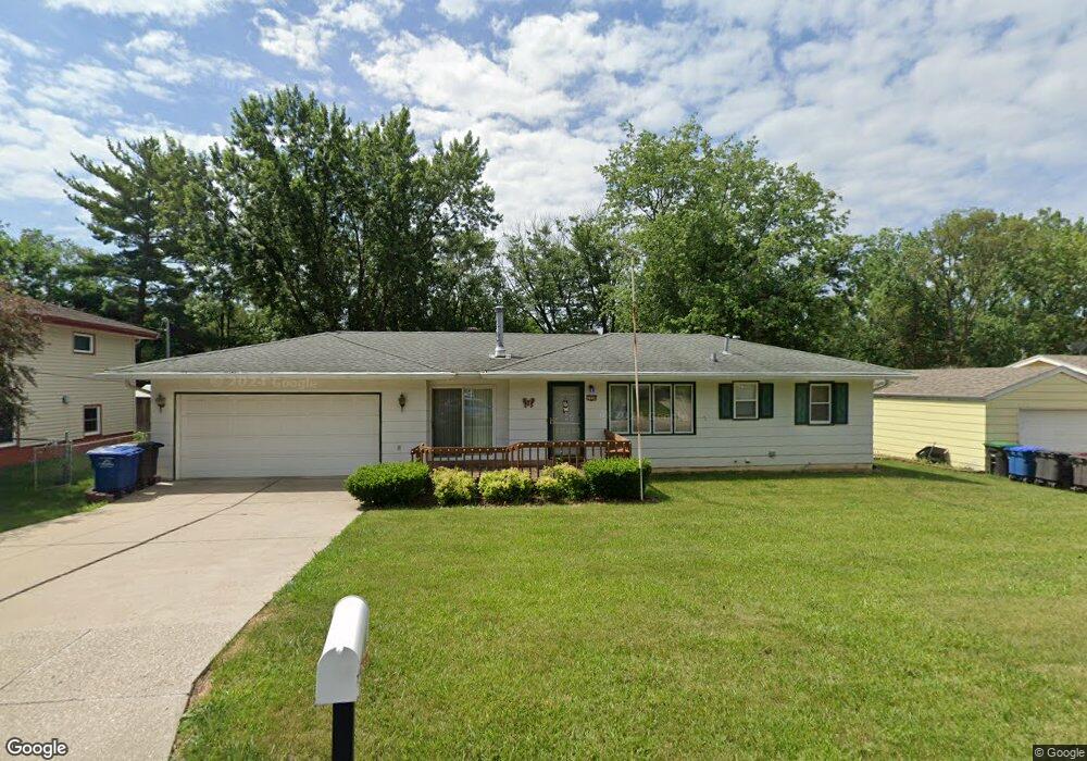 1020 Luster Ln, Des Moines, IA 50315 - photo 1