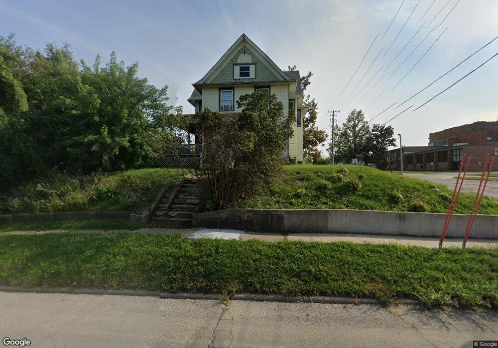 827 16th Ave SW, Cedar Rapids, IA 52404 - photo 1