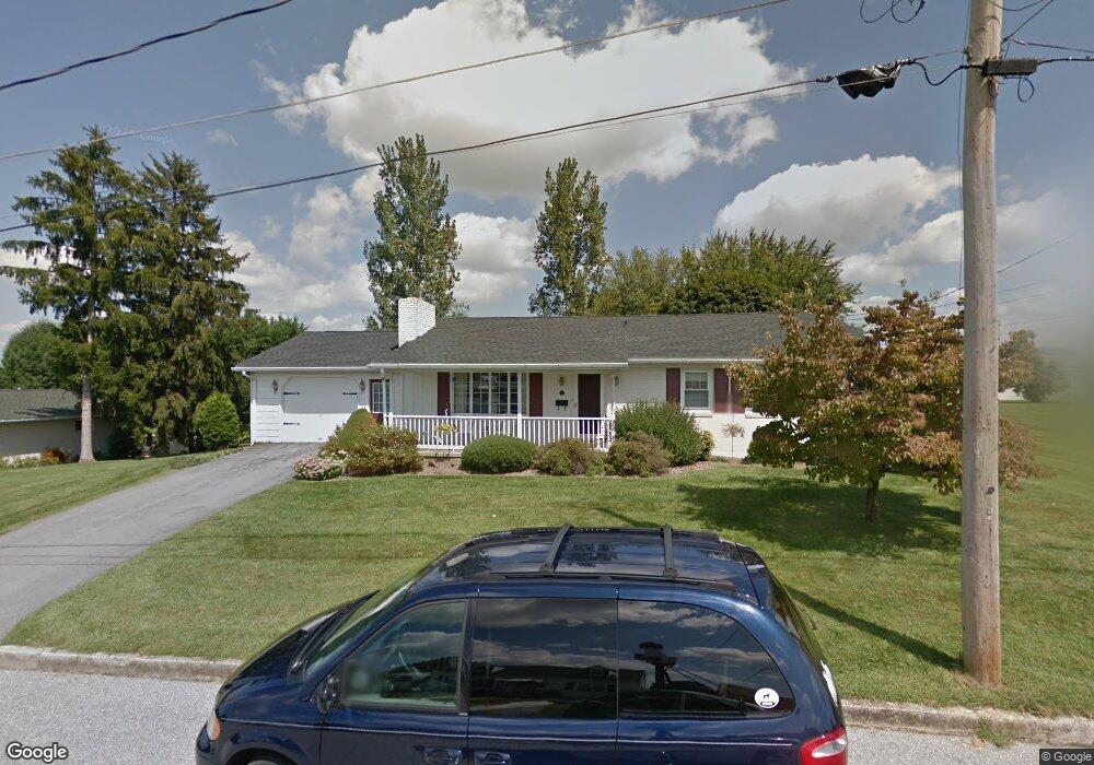 327 Fairmount Ave, Waynesboro, PA 17268 - photo 1