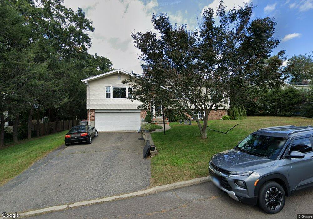 40 Sunrise Cir, Naugatuck, CT 06770 - photo 1