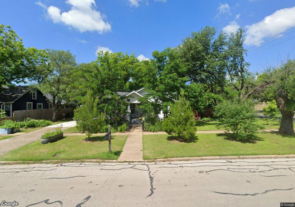 302 Bellevue Dr, Cleburne, TX 76033 - photo 1