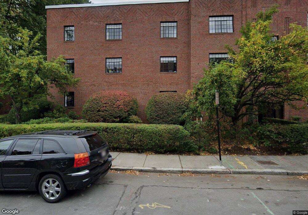 112 Sewall Ave unit 1     112, Brookline, MA 02446 - photo 1