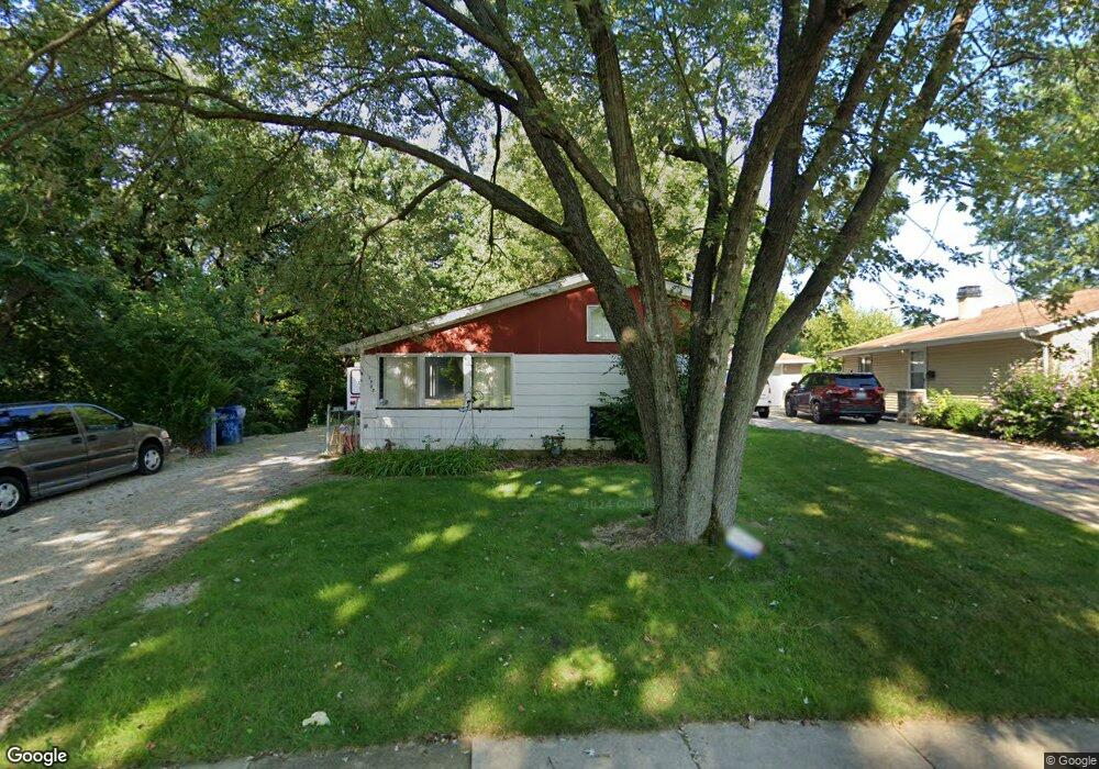 1737 Queens Ct, Carpentersville, IL 60110 - photo 1