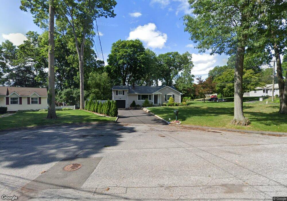 5 Rushmore Cir, Stamford, CT 06905 - photo 1