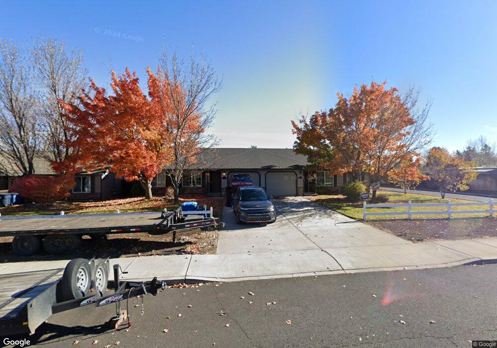 2350 SW 29th St, Redmond, OR 97756 - photo 1