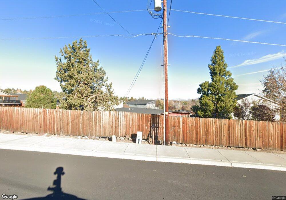 3141 SW Volcano Ave, Redmond, OR 97756 - photo 1