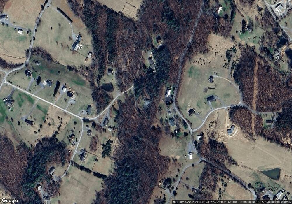 290 Cedar Ridge Dr, Berkeley Springs, WV 25411 - photo 1