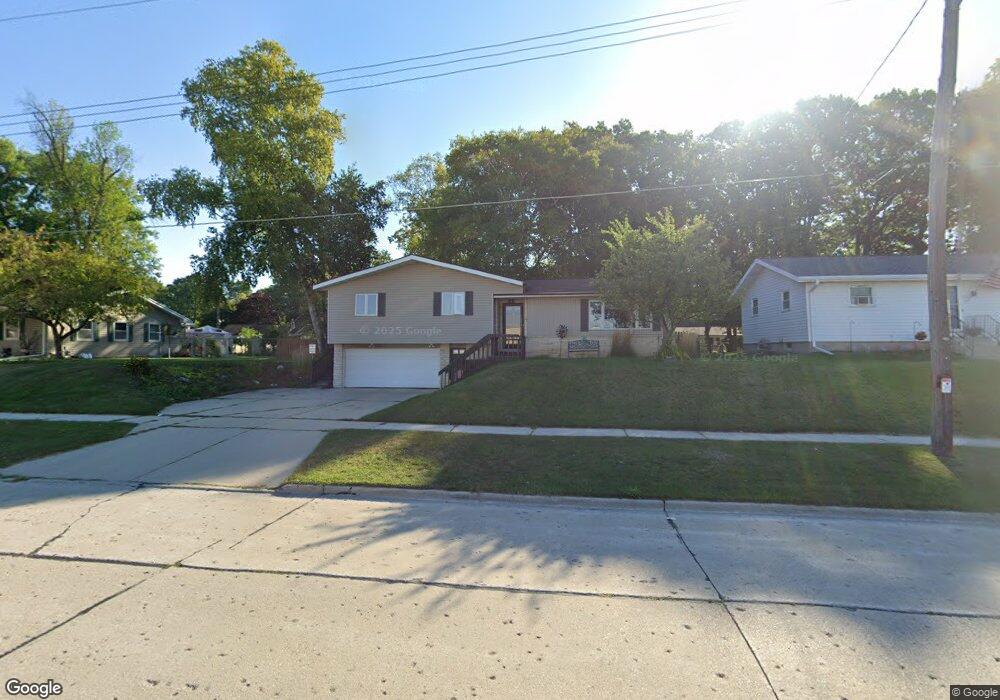 1419 N 24th St, Manitowoc, WI 54220 - photo 1