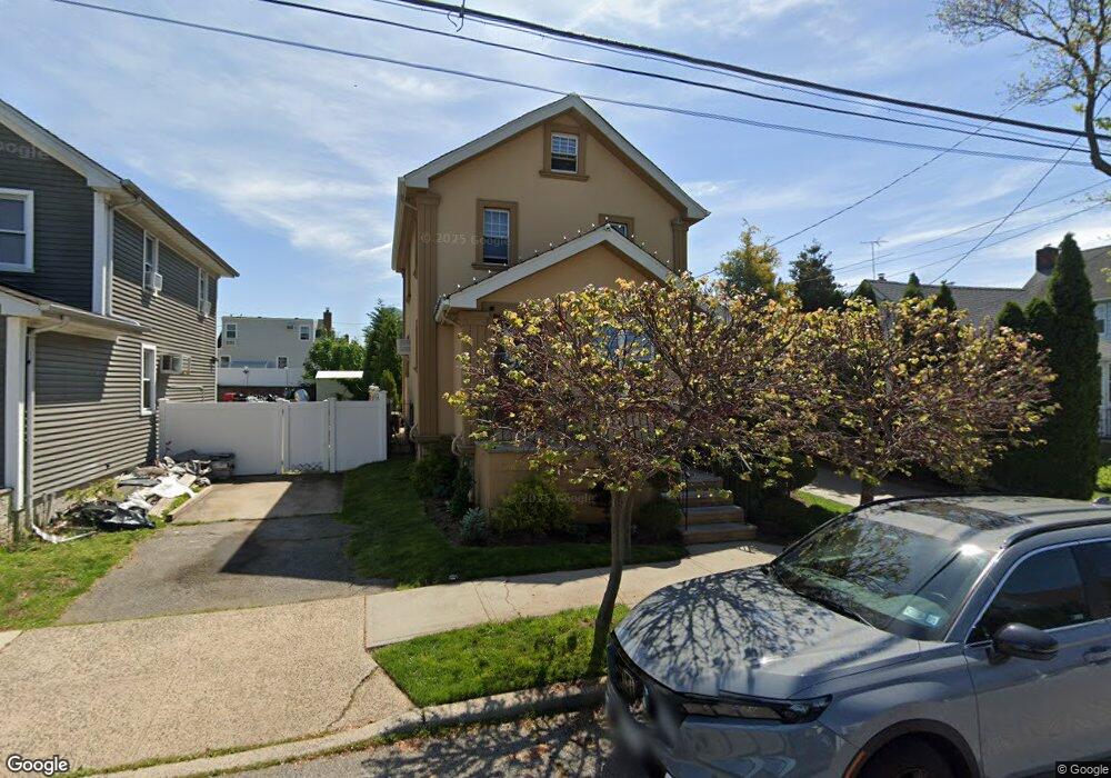 150 Mckinley Ave, Franklin Square, NY 11010 - photo 1