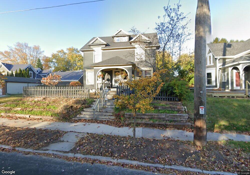 610 N 4th St, Manitowoc, WI 54220 - photo 1