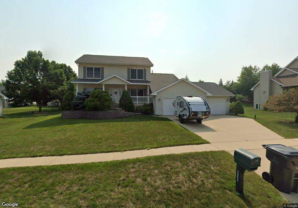 4004 Forest View Ct NE, Cedar Rapids, IA 52411 - photo 1