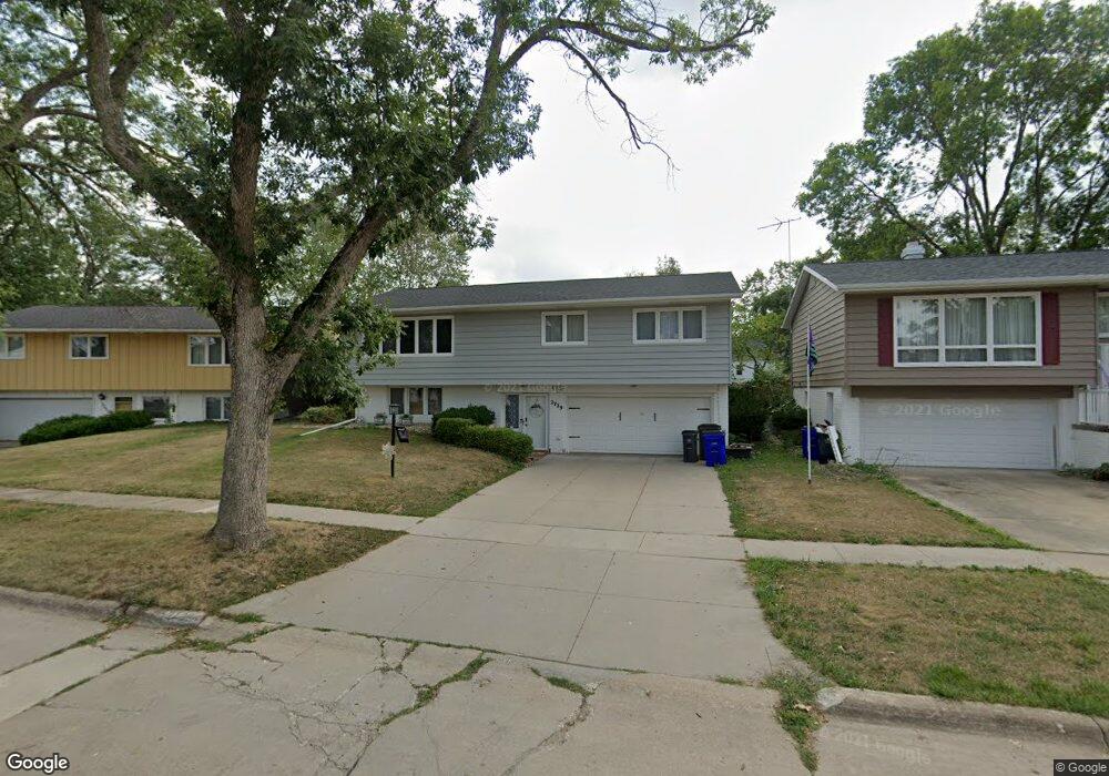 2729 Virginia Dr SE, Cedar Rapids, IA 52403 - photo 1