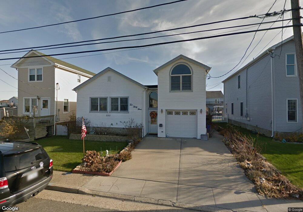 233 Sportsmans Ave, Freeport, NY 11520 - photo 1