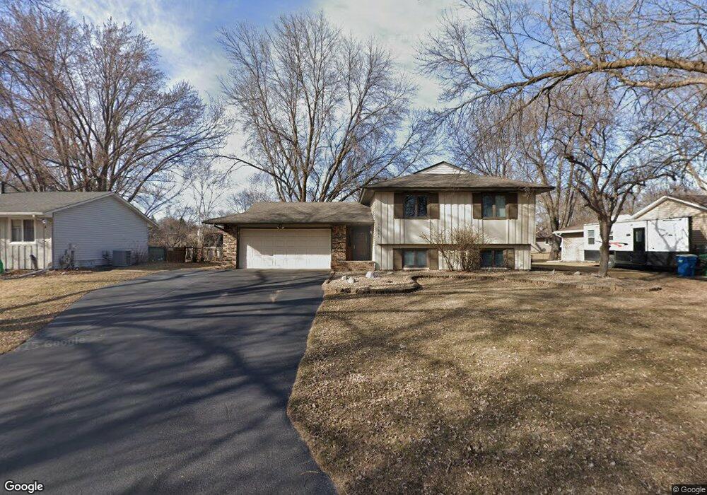 10866 101st Place N, Maple Grove, MN 55369 - photo 1