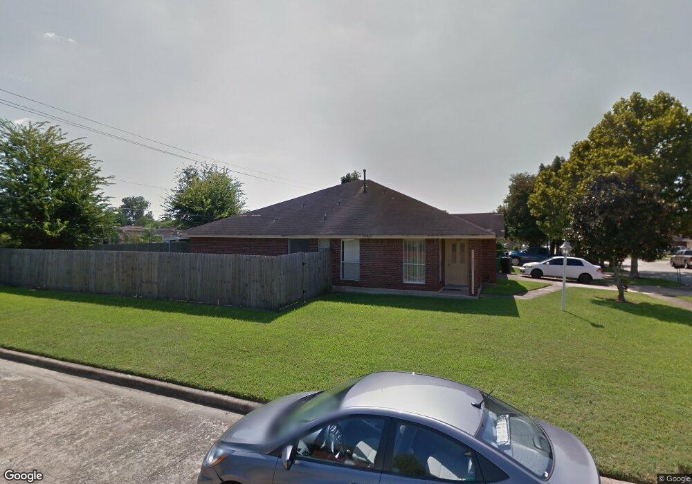 9490 Carmalee St, Houston, TX 77075 - photo 1