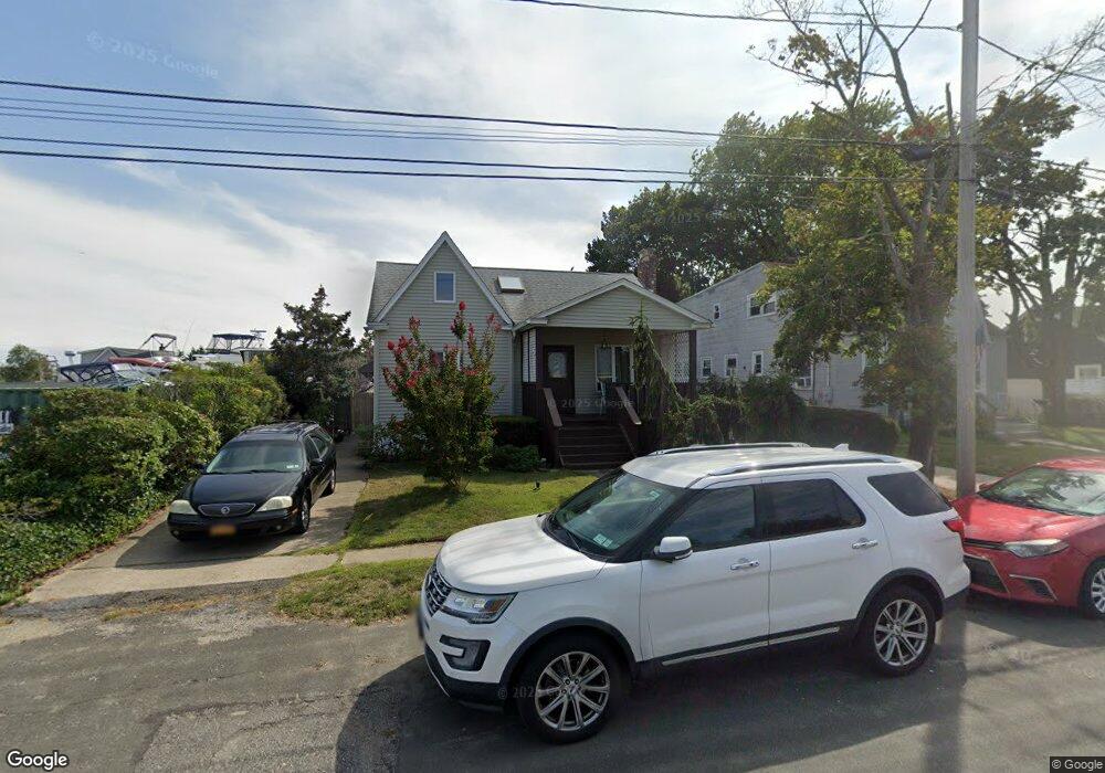 35 Beach Ave, Copiague, NY 11726 - photo 1