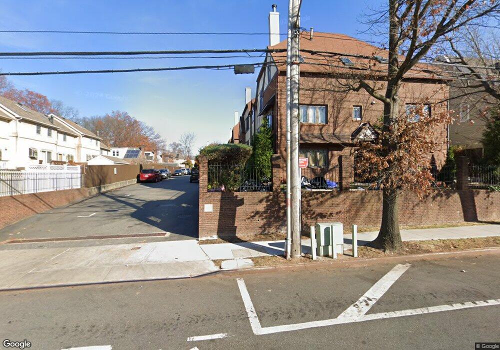 18 Fox Hunt Ct, Staten Island, NY 10301 - photo 1