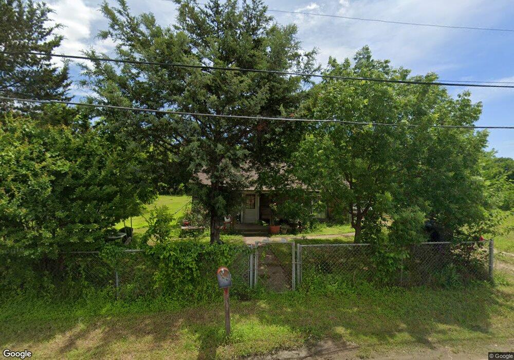 208 Evans St, Cleburne, TX 76031 - photo 1