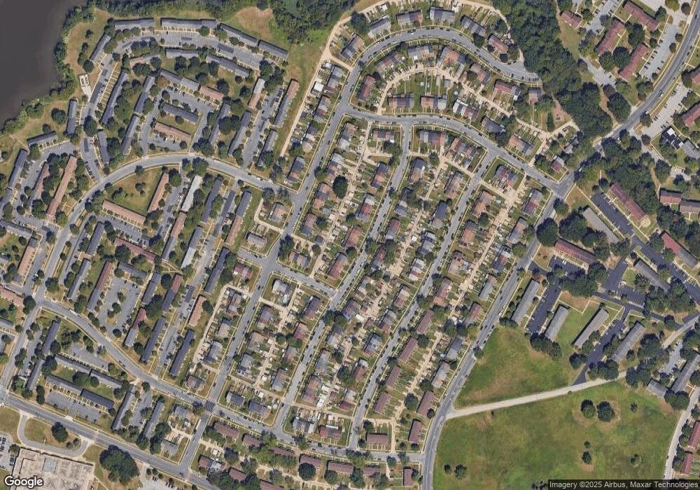 1014 Foxcroft Ln, Essex, MD 21221 - photo 1