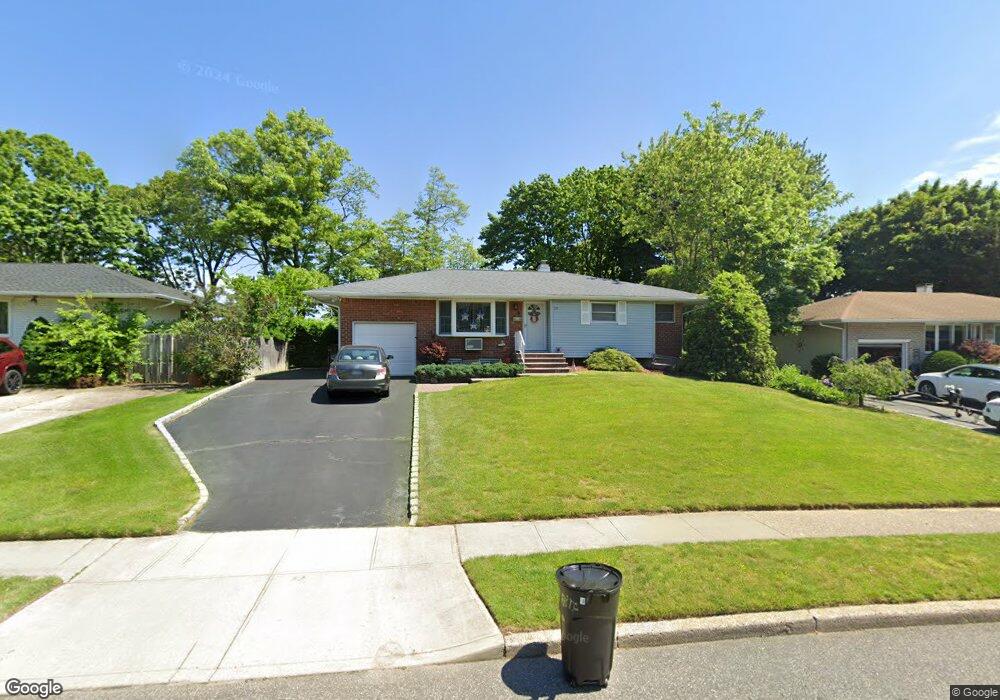 19 Rita Crescent, ComMacK, NY 11725 - photo 1