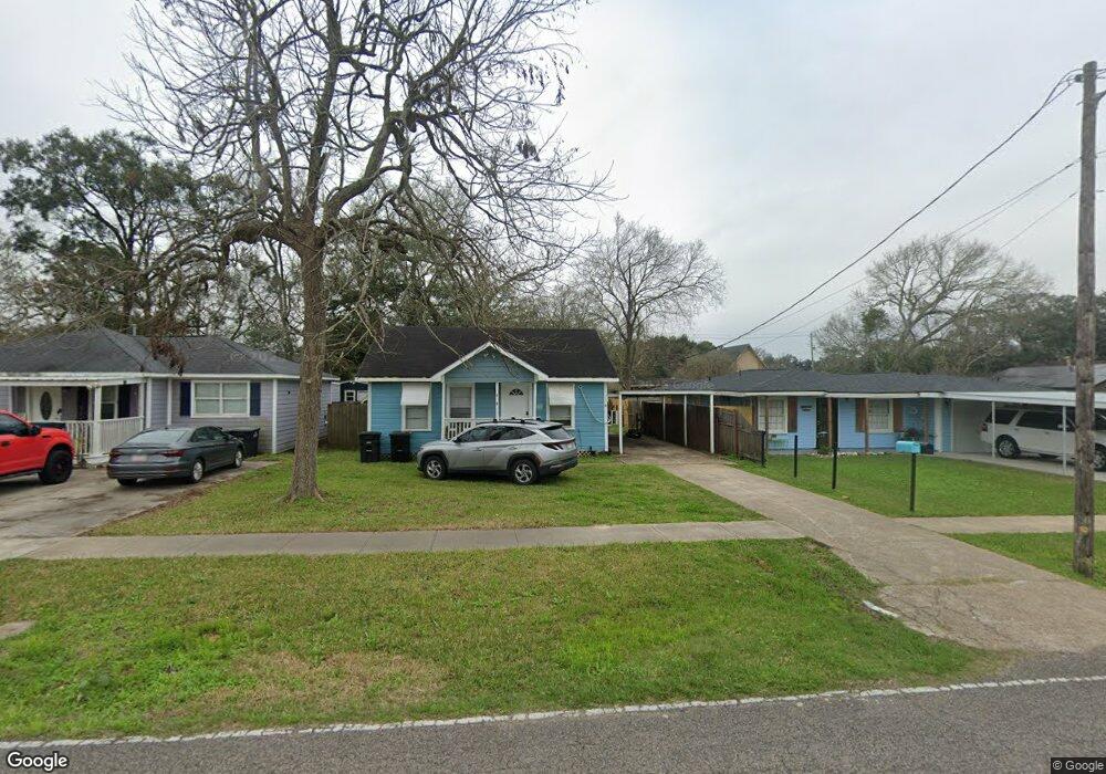 1015 W Willis St, Alvin, TX 77511 - photo 1